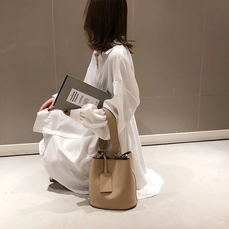 Premium Minimalist Large Capacity Tote Purse with Detachable Pouch for Work, Travel, and Everyday Sophisticated Styling