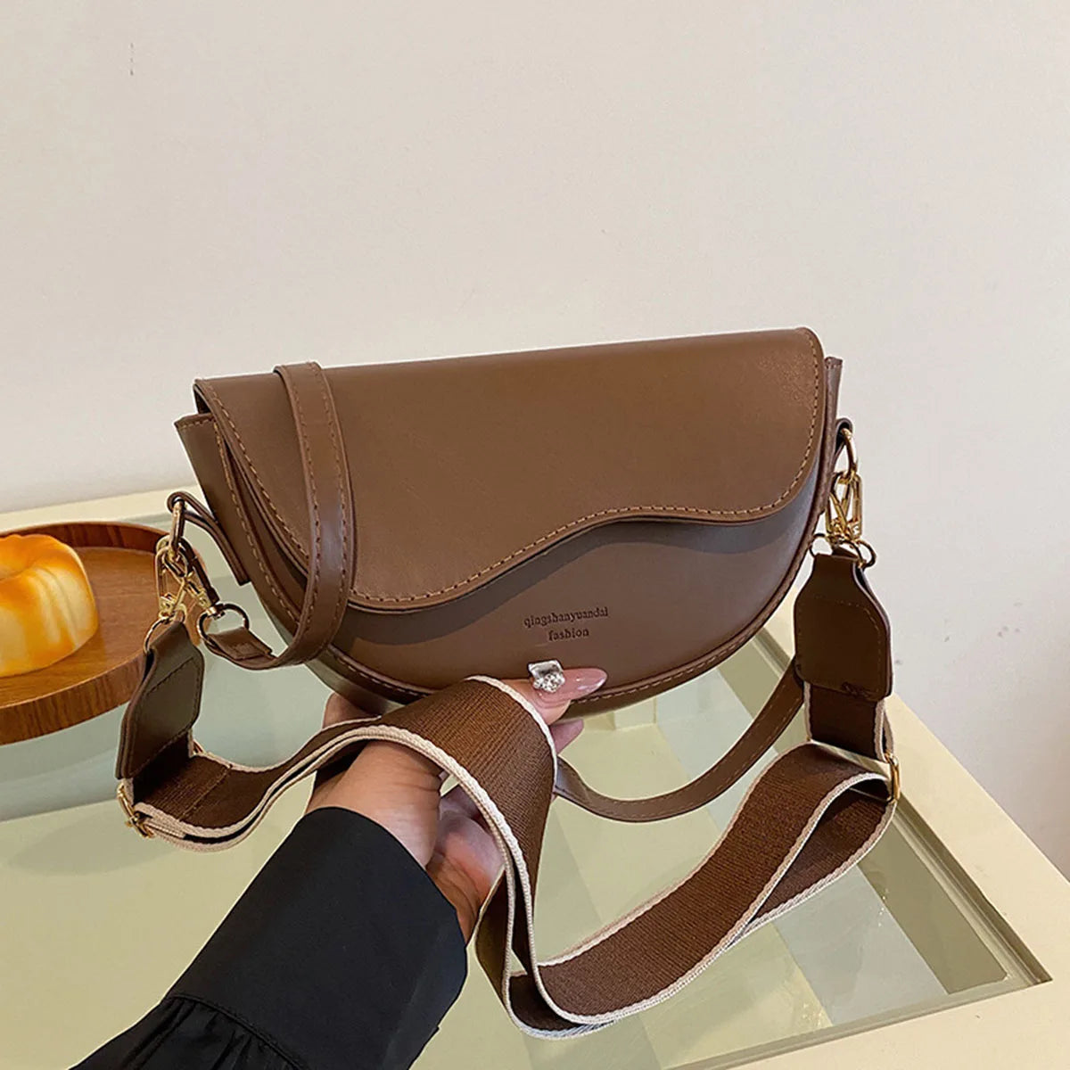 Vintage Brown Leather Saddle Crossbody Bag | Trendy Wide Strap Shoulder Purse ✨