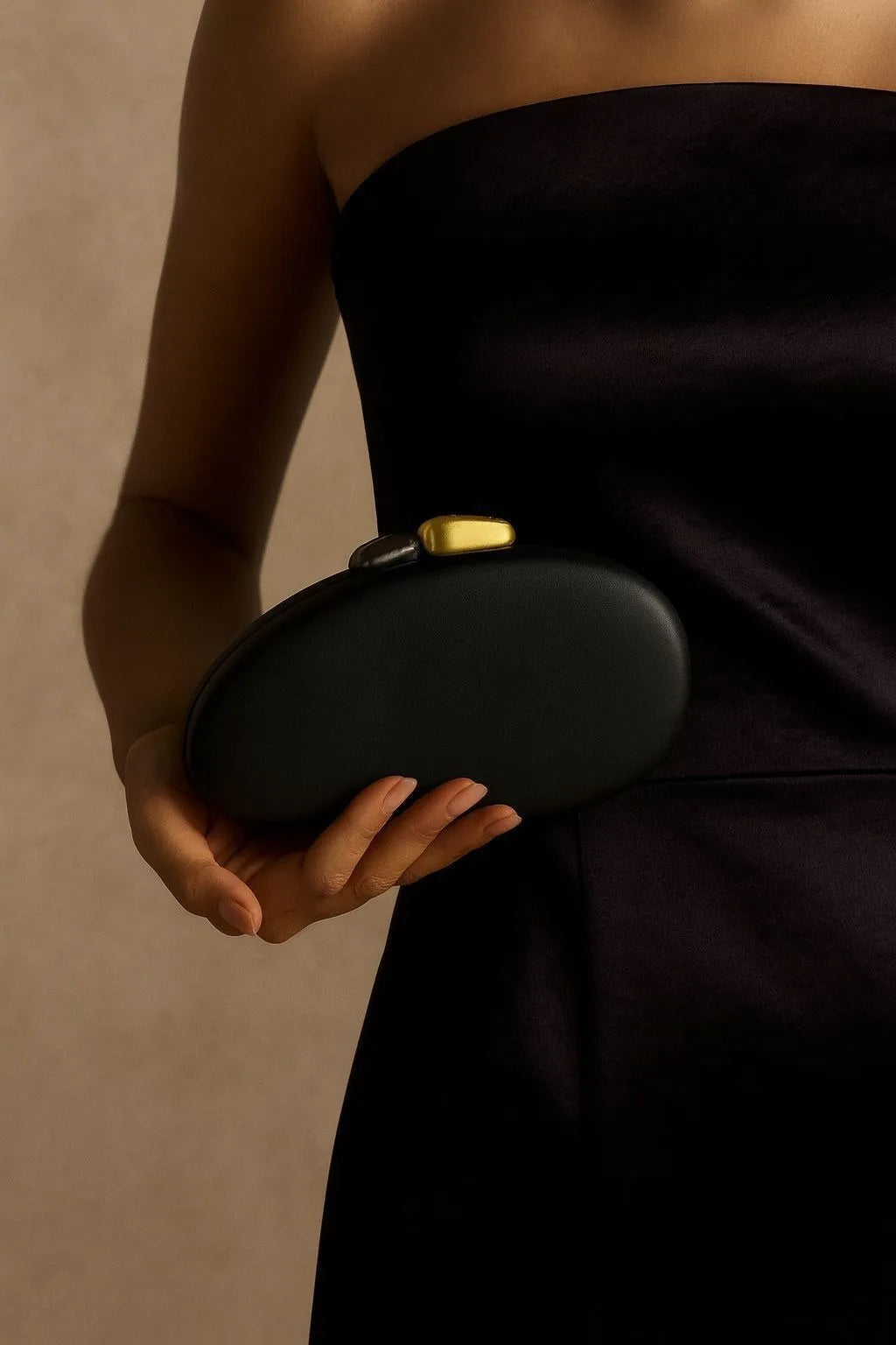 Elegant Red Oval Evening Clutch Bag with Gold Chain Strap