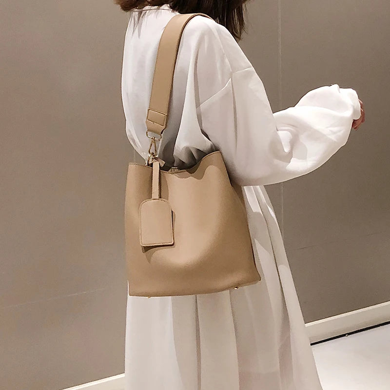 Premium Minimalist Large Capacity Tote Purse with Detachable Pouch for Work, Travel, and Everyday Sophisticated Styling